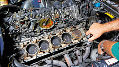 V12, Motor