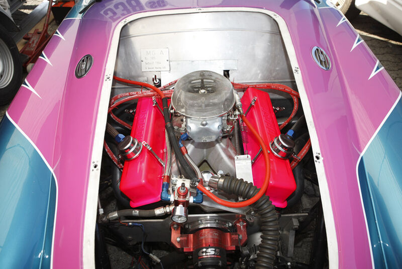 V8-Motor in einem Dragster bei den NitrolympX Hockenheim 2009
