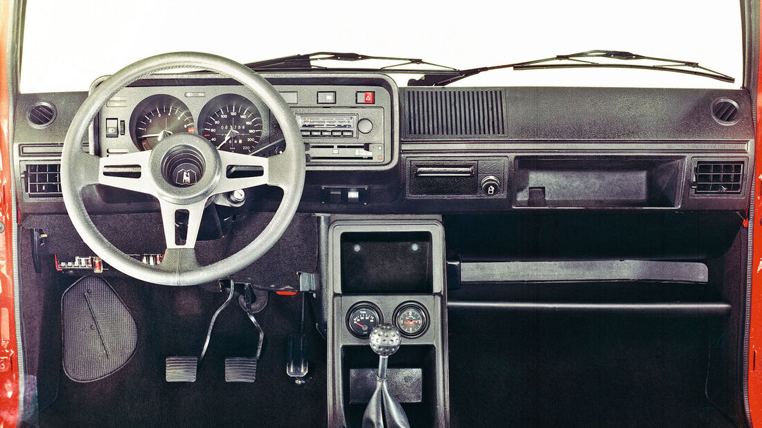 VG Golf I GTI (1976 bis 1983) Cockpit Spucknapf-Lenkrad