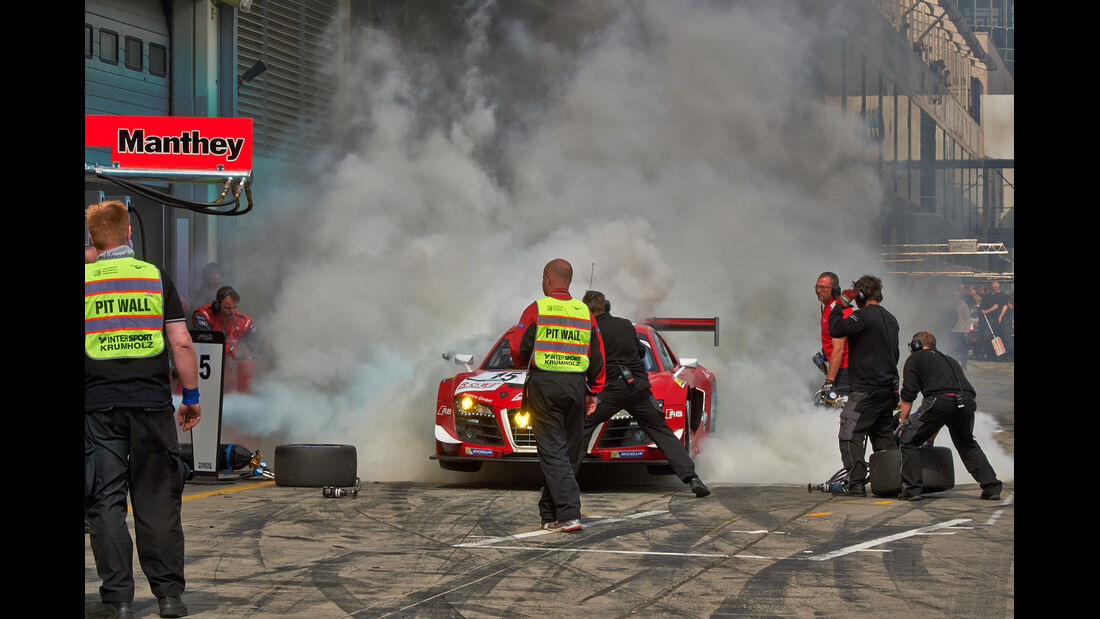 VLN, Nürburgring, Audi R8, Phoenix Racing, Tankstopp, Feuer, 26.04.2014