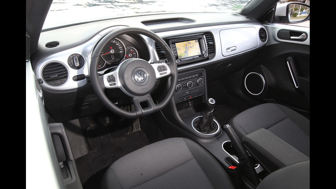 VW Beetle 2.0 TDI Design, Cockpit, Lenkrad