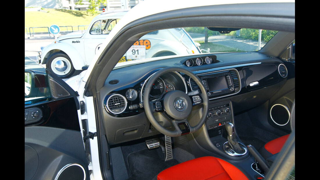 VW Beetle 2.0 TSI DSG, Cockpit, Fahrertür