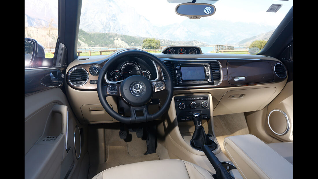 VW Beetle Cabrio 2.0 TDI, Cockpit, Lenkrad