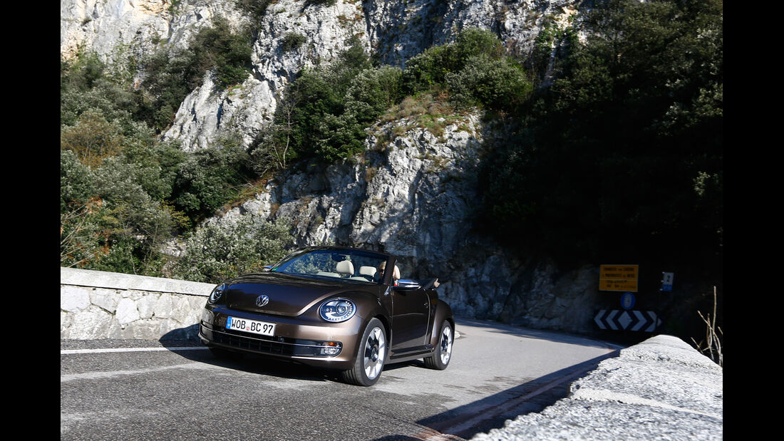 VW Beetle Cabrio 2.0 TDI, Frontansicht, Tunnel