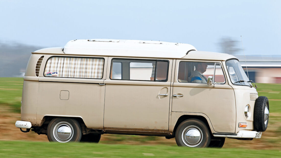 VW Bus T2, Fahrt, Seitenansicht