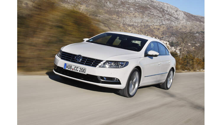 Vw Cc 2 0 Tdi Im Fahrbericht Coupe Mit Oberklasse Ambitionen Auto Motor Und Sport