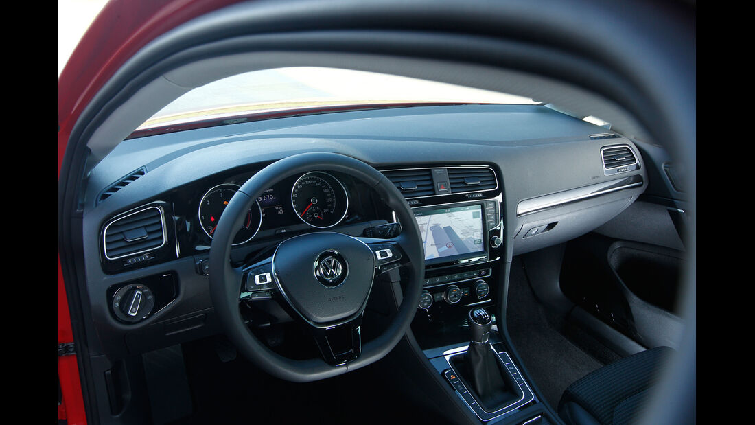 VW Golf 2.0 TDI, Cockpit, Lenkrad