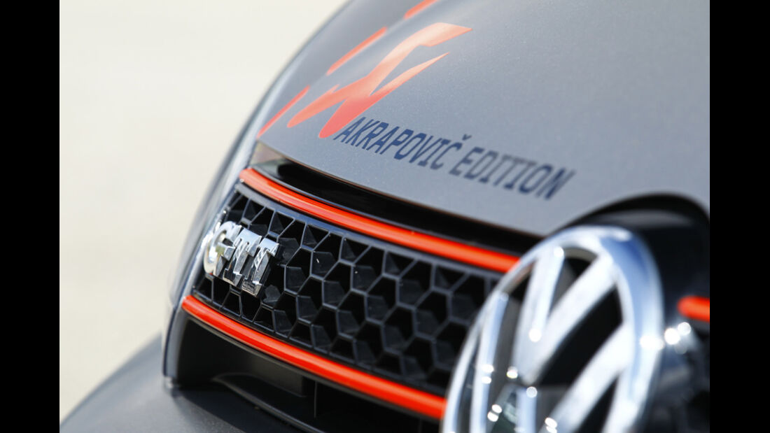 VW Golf Akrapovic, Emblem