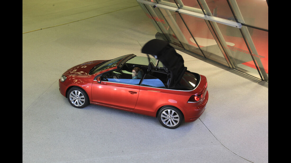 VW Golf Cabrio 1.4 TSI, Seitenansicht, Verdeck öffnet sich