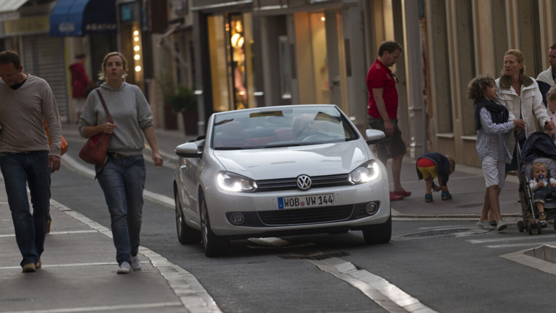 VW Golf Cabrio, Frontansicht, Stadt, offen