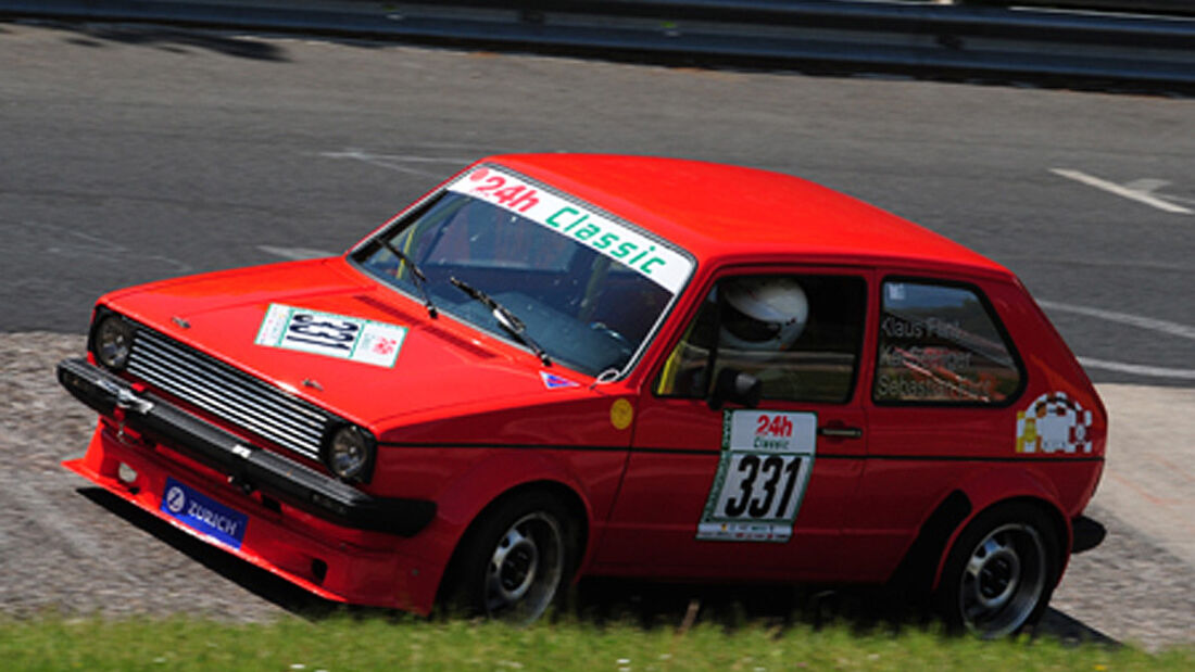 VW Golf I auf der Rennstrecke