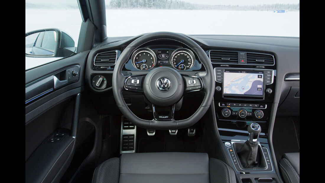 VW Golf R, Cockpit