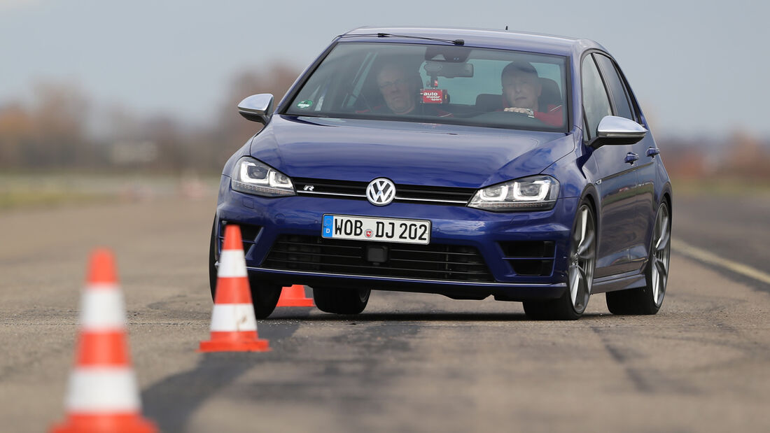 VW Golf R, Frontansicht, Slalom