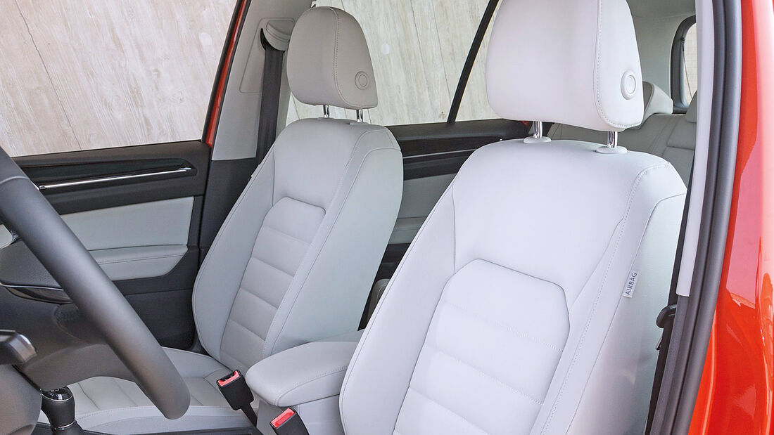 VW Golf Sportsvan: Innenraum : Der Sportsvan wehrt sich gegen das Beste am  ganzen Auto : Volkswagen News : #207842281