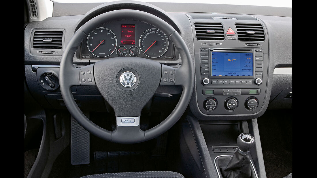 VW Golf V Innenraum Cockpit