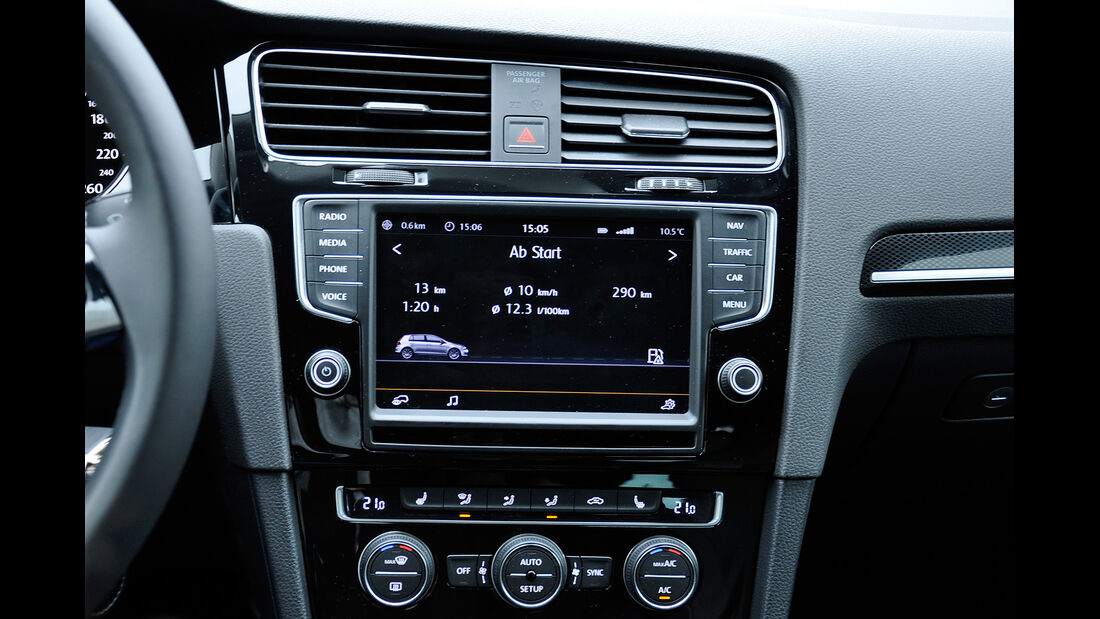 VW Golf VII, Innenraum, Mittelkonsole, Touchscreen
