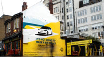 VW-ID.3-Werbung in Cardiff mit Airlite-Gemälde
