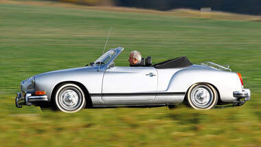 VW Karmann-Ghia Cabriolet, Seitenansicht, Ausfahrt
