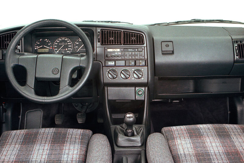 VW Passat B3 Cockpit (1988-1993)