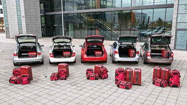 VW Passat Variant 2.0 TDI Highline, BMW 320d Touring Sportline, Audi A4 Avant 2.0 TDI Ambition, Mercedes C 220 CDI T Avantgarde, Skoda Superb Combi 2.0 TDI Eleg., Kofferraum