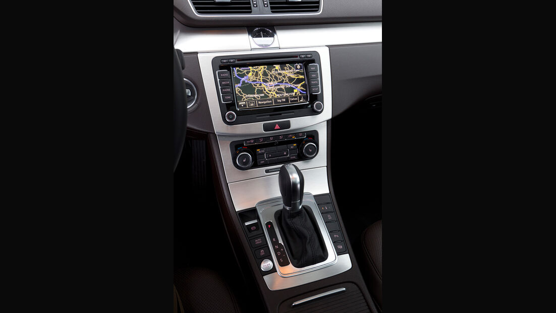VW Passat Variant Blue TDI Highline, Detail, Mittelkonsole, Navigationssystem