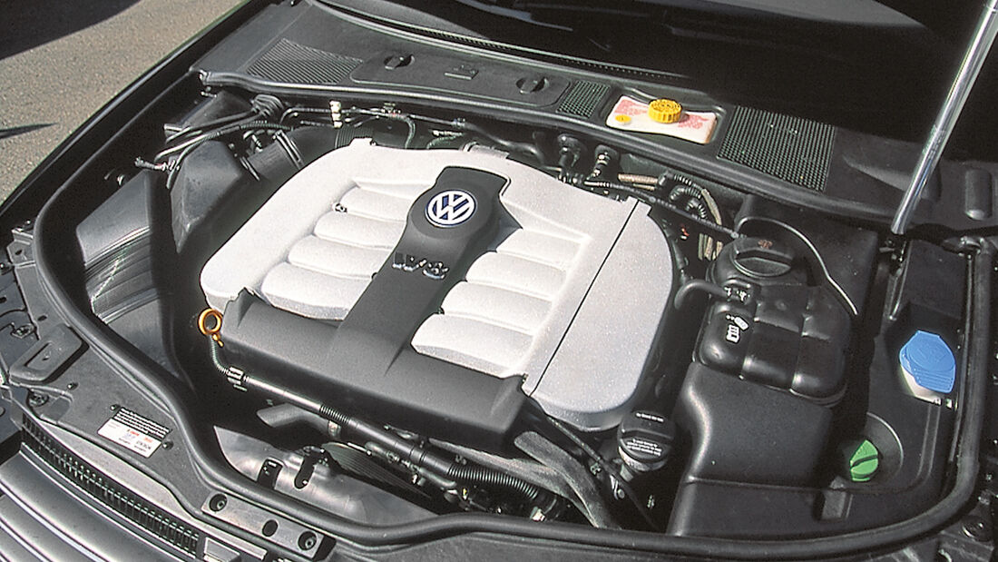VW Passat W8, Motor