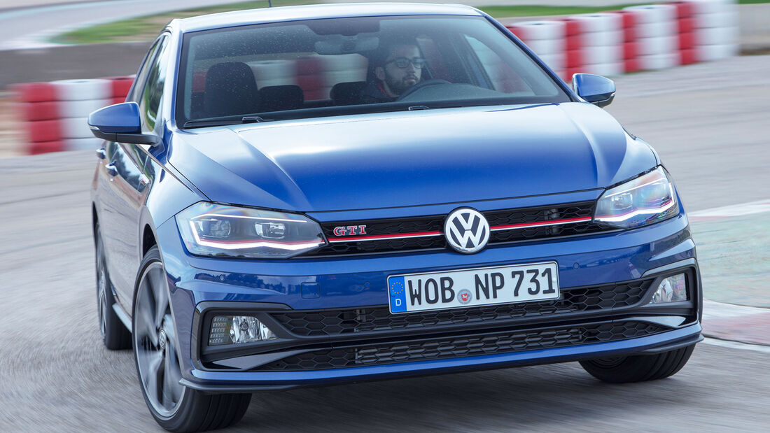 VW Polo VI GTI (2018) AW 2G blau dynamisch Front