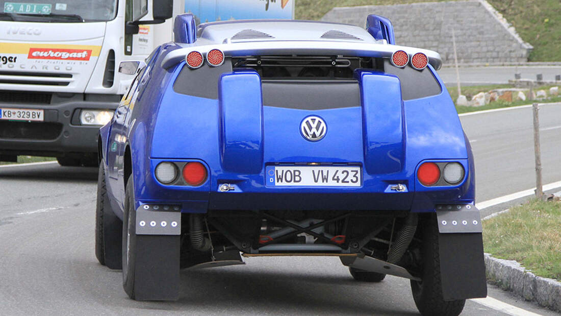 VW Race Touareg Erlkönig erwischt Der VWWüstenrenner beim Bremsentest