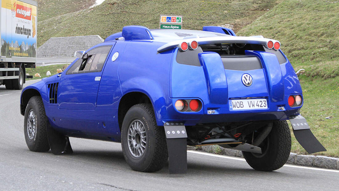 VW Race Touareg Erlkönig erwischt Der VWWüstenrenner beim Bremsentest