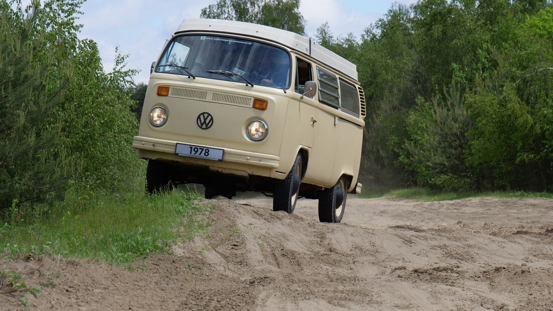 VW T2 Bus gegen VW T6 Seikel 4Motion