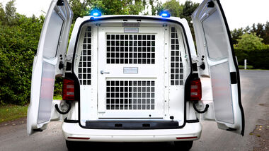 VW T6 Multivan Gefangenentransporter UK