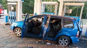 VW Touran Erdgas Tankstelle Explosion