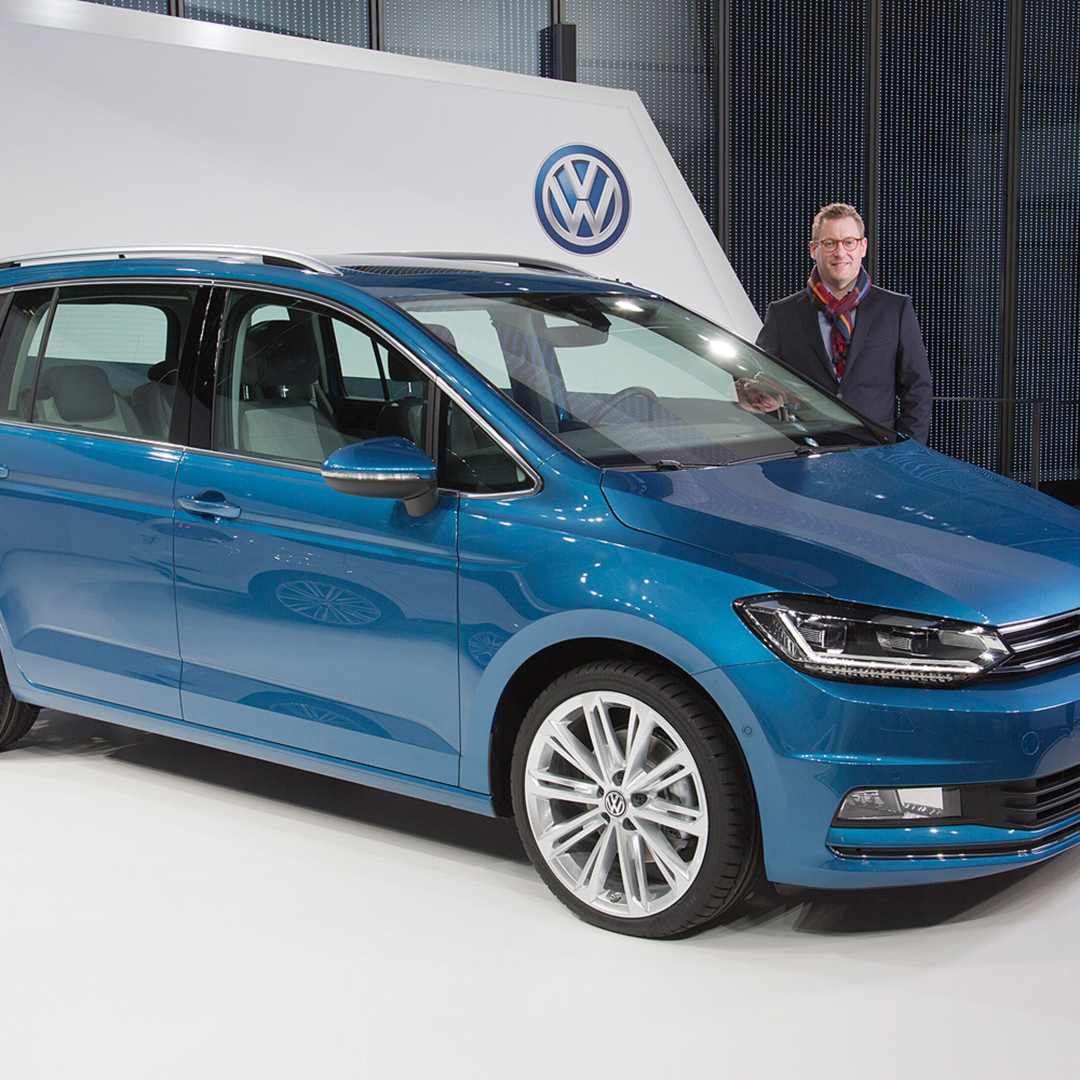 Neuer VW Touran 2015: Renovierter Kompaktvan ab 23.350 Euro