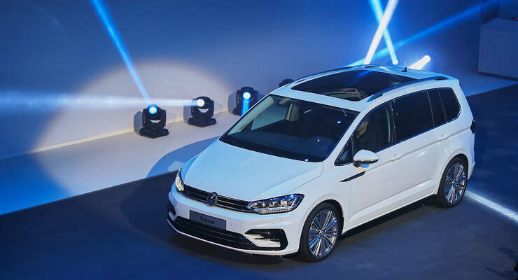 VW Touran R-Line: Mehr Sportlichkeit im neuen Touran - auto motor und sport