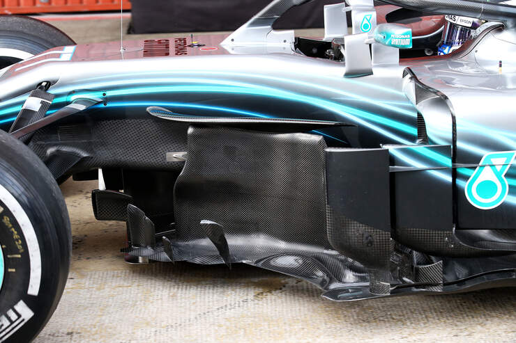 Valtteri-Bottas-Mercedes-Barcelona-F1-Test-2018-Tag-1-fotoshowBig-8314d369-1149037.jpg