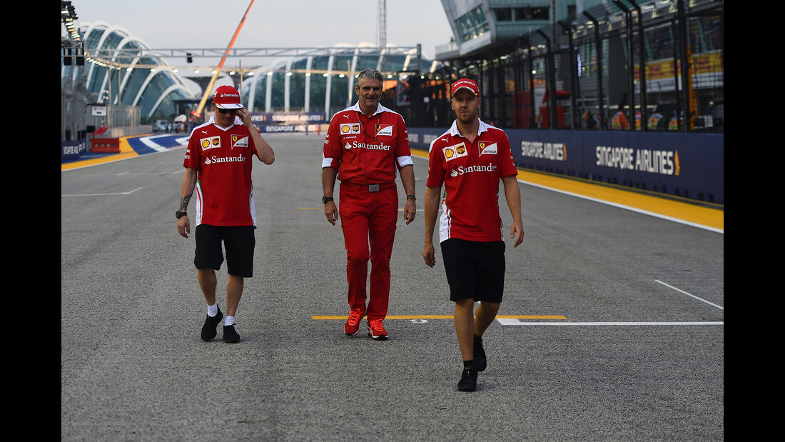 Vettel, Räikkönen & Arrivabene - Ferrari - Formel 1 - GP Singapur - 15. September 2016