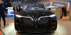 Vinfast Lux V8