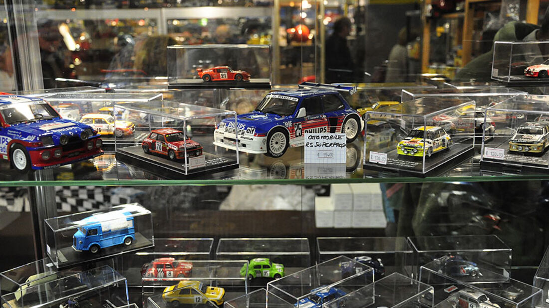 Vitrine auf der Retromobile