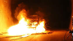 Vollbrand Fahrzeug und Batterie