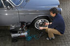 Volvo 164, Garage, Vorderrad, Luftdruck-Kontrolle, Heinz Vollmerhausen
