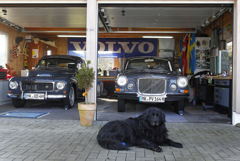 Volvo 164, Volvo 745, Garage, Frontbild, beide Fahrzeuge