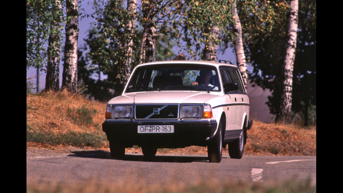 Volvo 240, Front