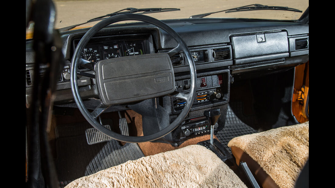 Volvo 245, Cockpit