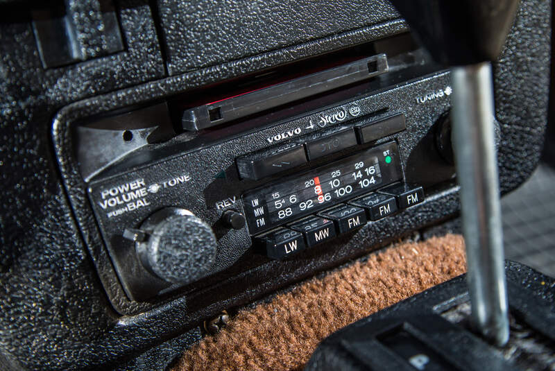 Volvo 245, Radio