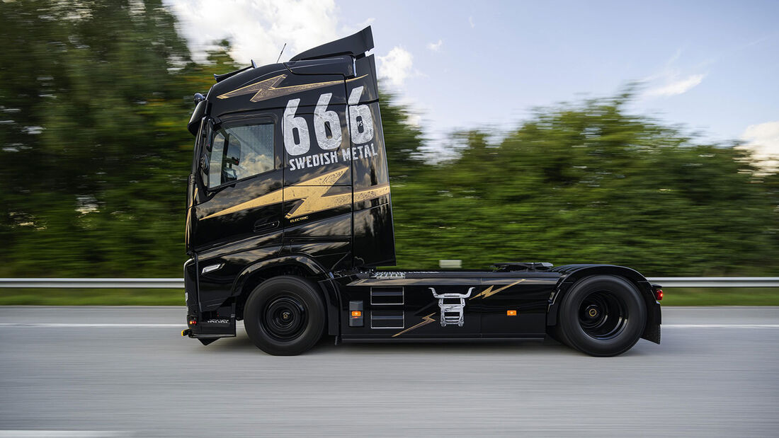 Volvo FH Electric Swedish Metal Edition Lkw Sondermodell