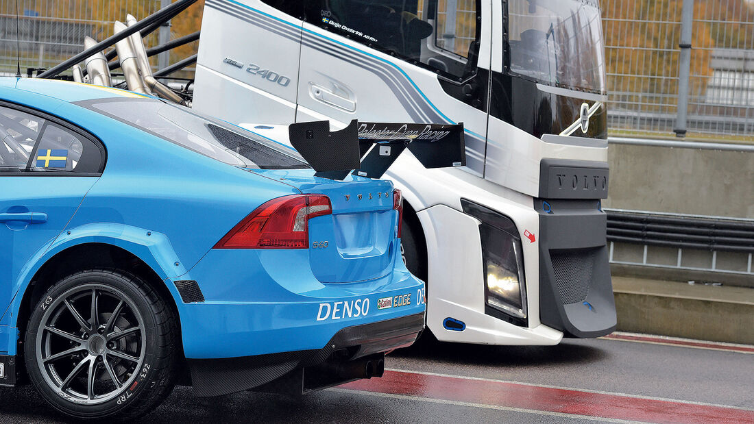 Volvo Iron Knight vs Volvo S60 Polestar WTCC