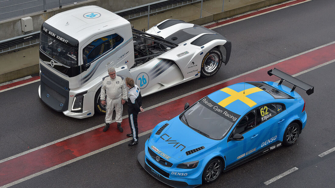 Volvo Iron Knight vs Volvo S60 Polestar WTCC