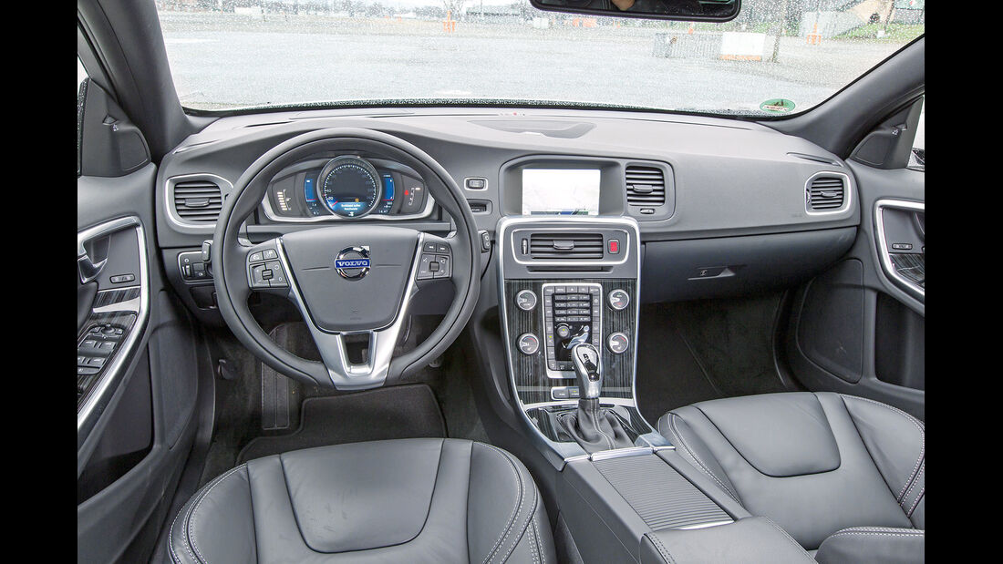 Volvo V60 D6, Cockpit