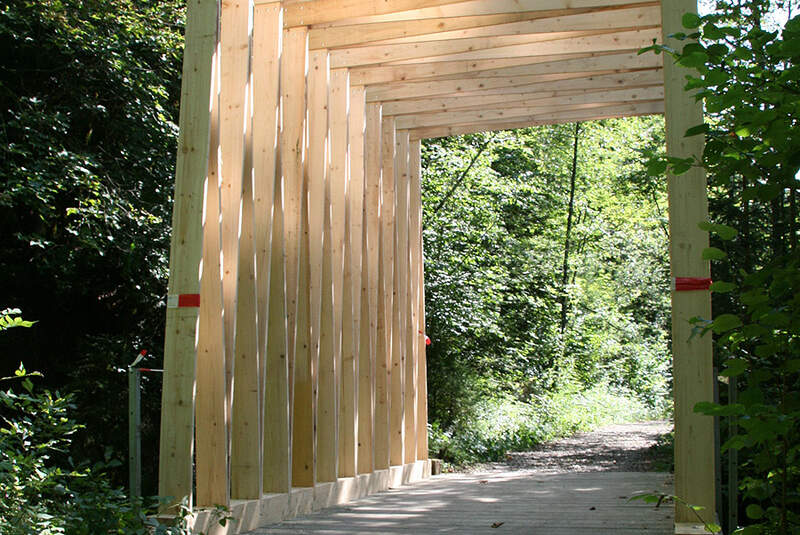 Wanderweg mit Brücke