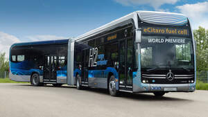 Weltpremiere auf dem Global Public Transport Summit 2023: Mercedes-Benz eCitaro fuel cell – mehr Reichweite dank Brennstoffzelle

World premiere at Global Public Transport Summit 2023: Mercedes-Benz eCitaro fuel cell – greater range thanks to fuel cel